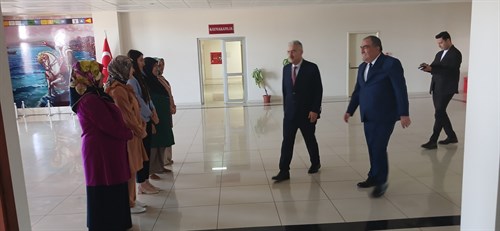 Valimiz Sayın Erol AYYILDIZ Kaymakamımız Sayın Mehmet OKUR'u Makamında Ziyaret etti.