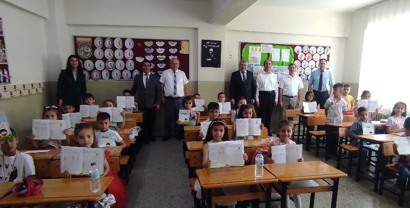 2022-2023 EĞİTİM VE ÖĞRETİM YIL SONU KARNE SEVİNCİNİ ÖĞRENCİLERİMİZLE PAYLAŞTIK 